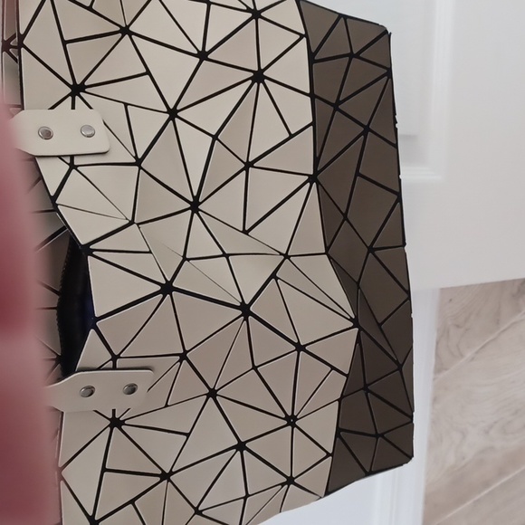 Handbag - Picture 2 of 4